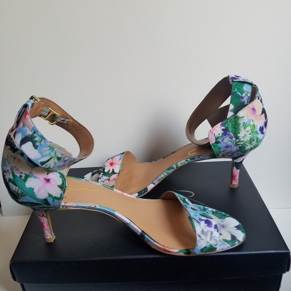 🎉EUC-Signature REPORT- Floral Sandals ZAILEY